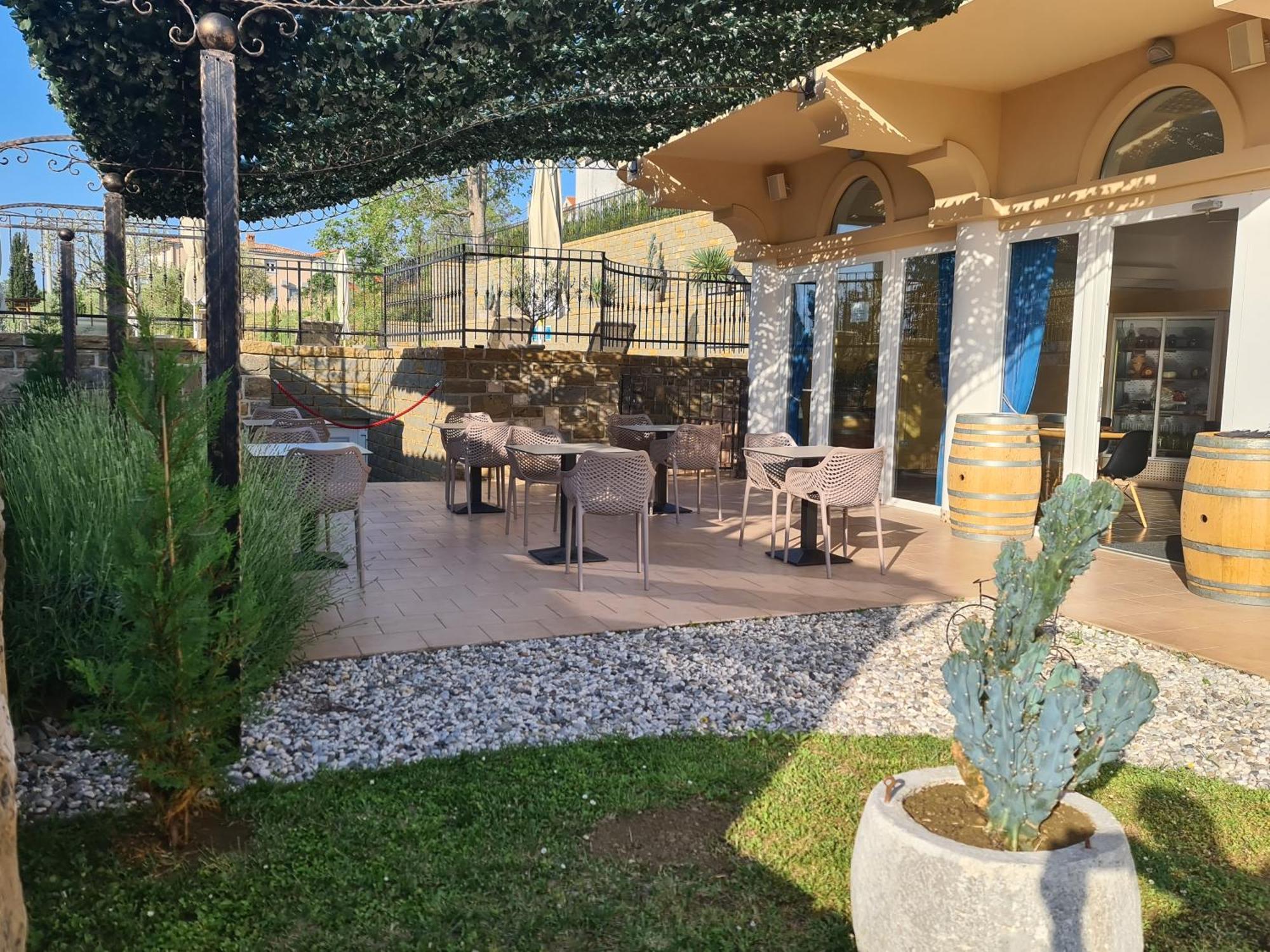Hotel Stara Sola - Oleander Resort Korte ภายนอก รูปภาพ